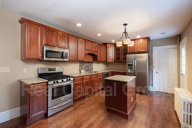 Building Photo - 347 Hudson Ave