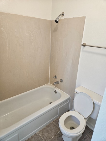 Building Photo - 3114 Vancouver Dr