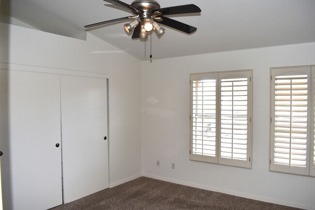 Building Photo - 3 Bedroom 2.5 Bath Townhome in the Knolls- El Cajon