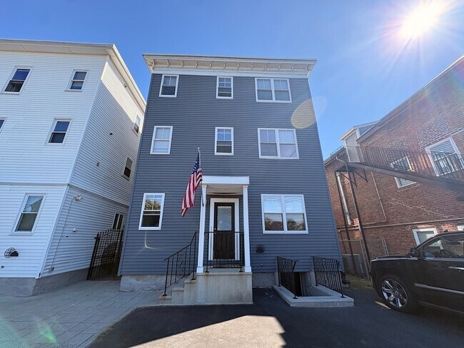 Building Photo - 411 Shirley St