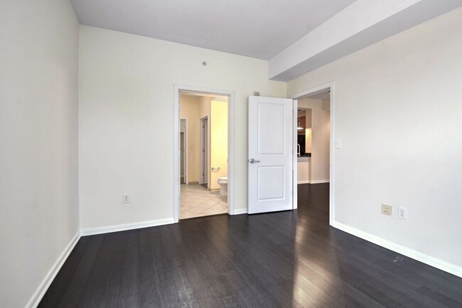 Building Photo - Concierge Building! Available Now! 1 Bed +...