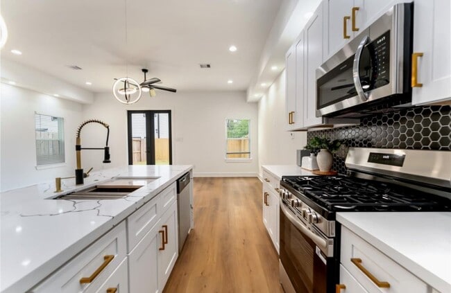 Building Photo - 4121 Shelby Cir