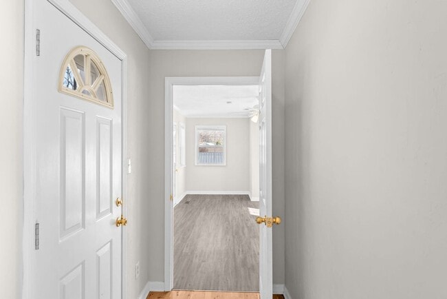 Building Photo - Updated 3bd/2bth home with Remodeled Master Suite & Prime Location!