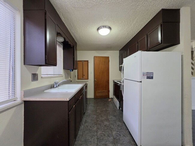 Building Photo - 317 Emery Dr