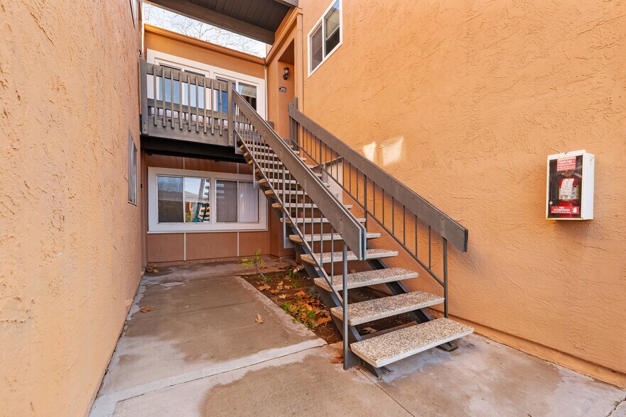 Building Photo - 17141 W Bernardo Dr