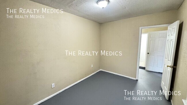 Building Photo - 1100 Santa Anita St