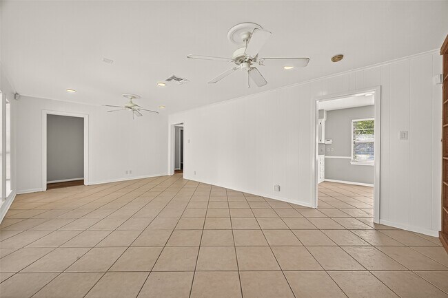 Building Photo - 5418 Darnell St