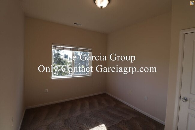 Building Photo - 10377 SW Ridgepath Ln