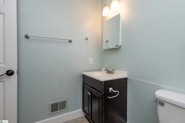 Building Photo - 142 Westover Dr