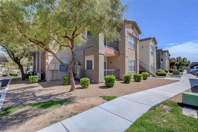 Building Photo - 8000 W Badura Ave