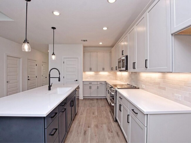 Building Photo - 920 Ray Berglund Blvd