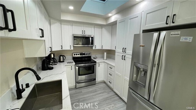 Building Photo - 24851 Oak Creek Ln