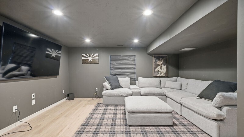 Building Photo - 328 W Snowberry Dr