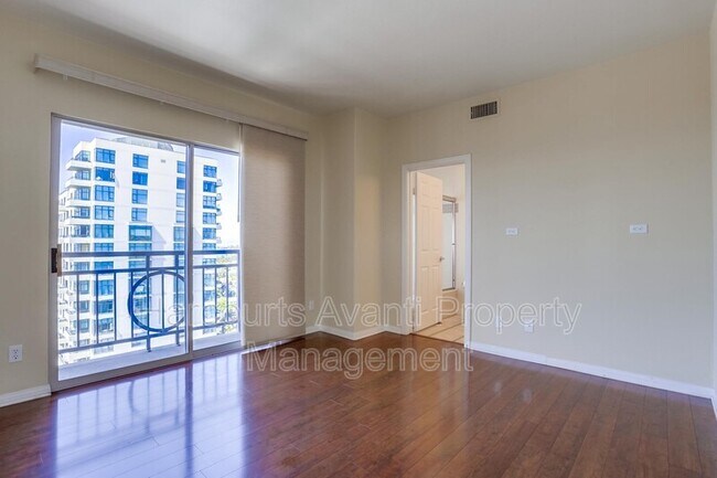 Building Photo - 3060 Sixth Ave