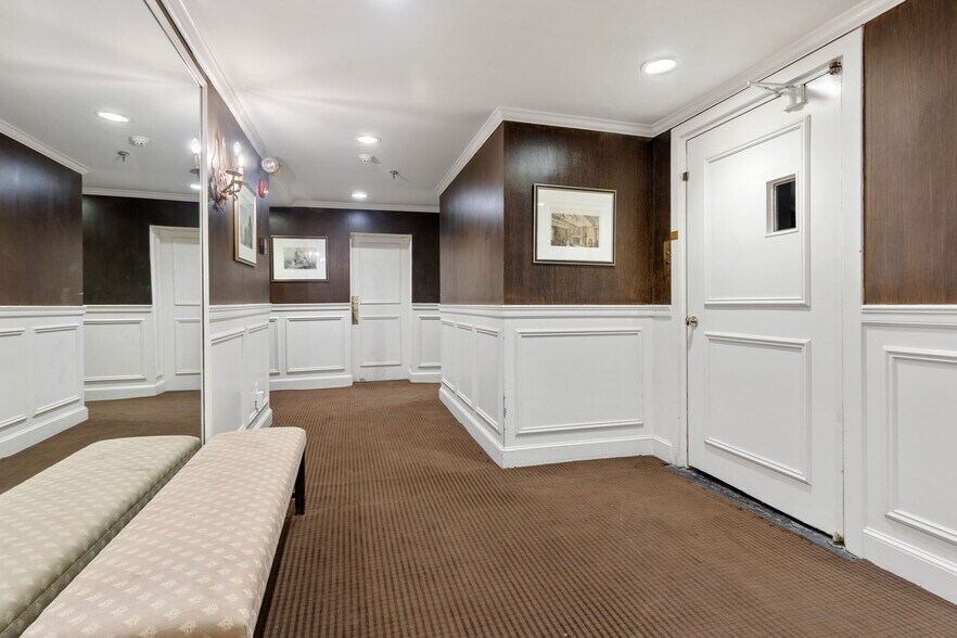 Building Photo - 122 Beacon St