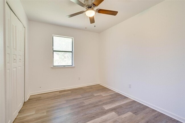 Building Photo - 706 Scenic Dr