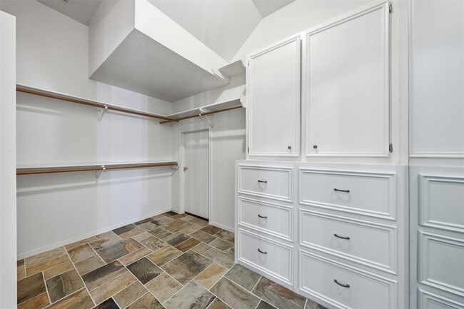 Building Photo - 4063 Breakwood Dr