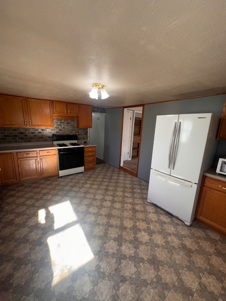 Building Photo - 203 Vicic Ave