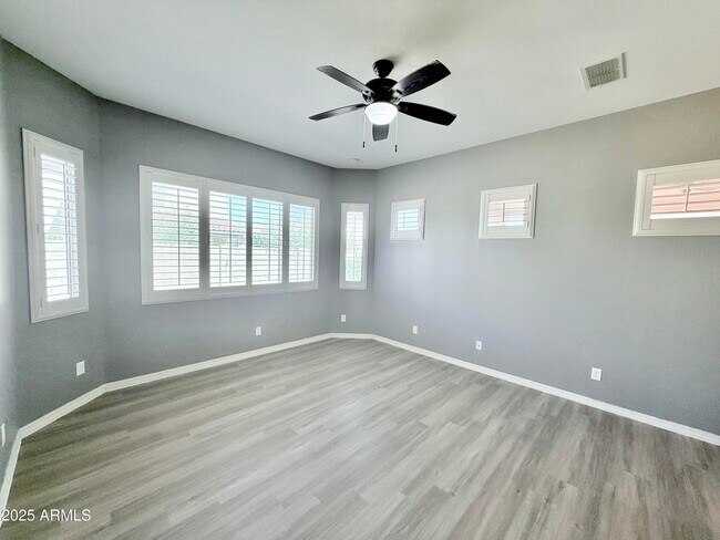 Building Photo - 980 E Knightsbridge Way