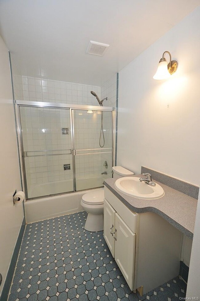 Building Photo - 407 Woodland Hills Rd