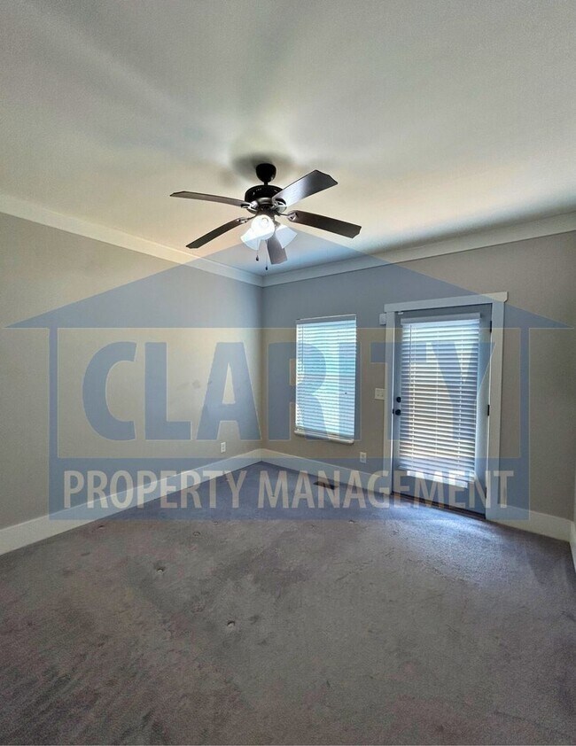 Building Photo - Modern townhome w/ master-on-main!