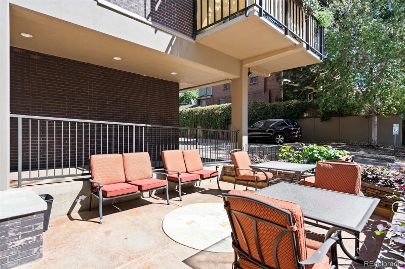 Building Photo - 1150 Vine St