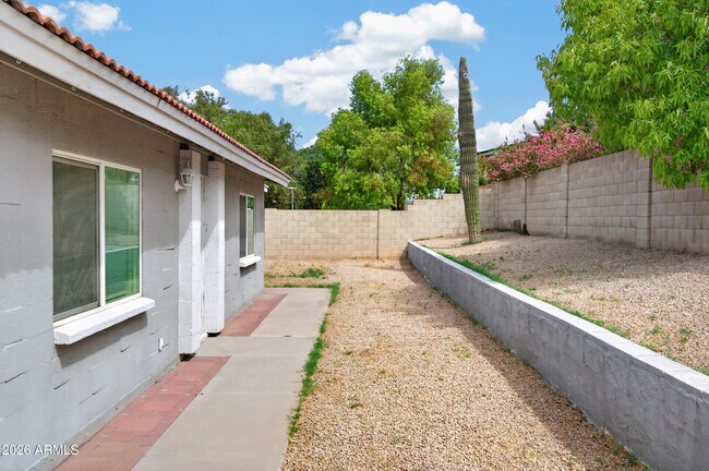 Building Photo - 4902 W Crocus Dr