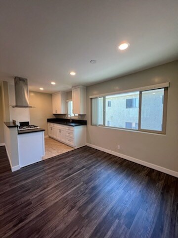 Building Photo - 7925 Vineland Ave