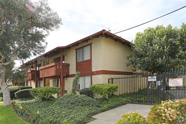 Building Photo - Tara Woods Garden Apartments