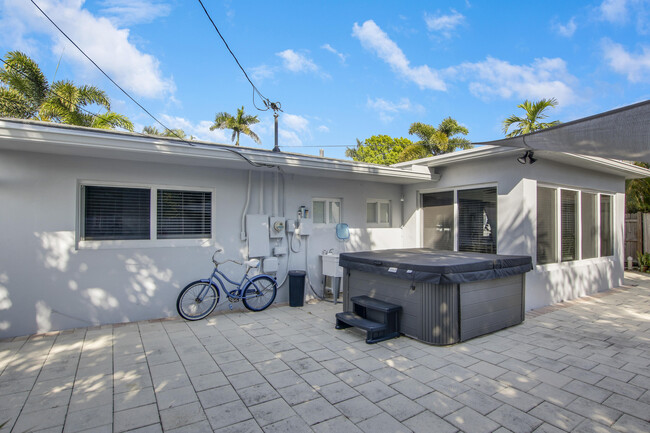 Building Photo - 466 Tequesta Dr