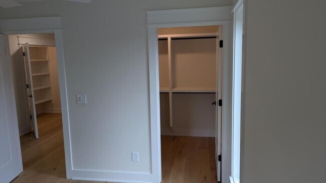 Building Photo - 706 Stockell St
