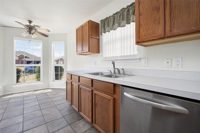 Building Photo - 337 W Chantilly Way
