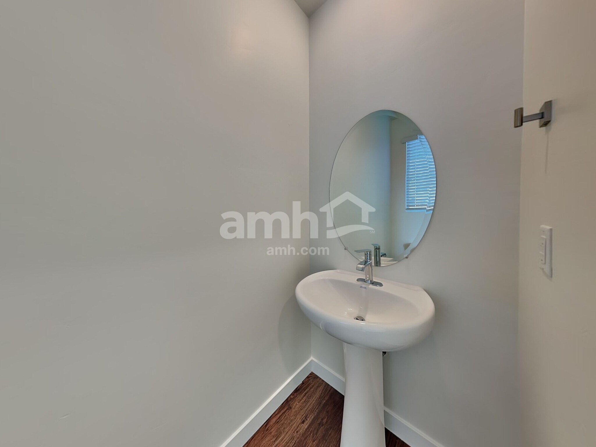 Building Photo - 1268 W Mahogany St