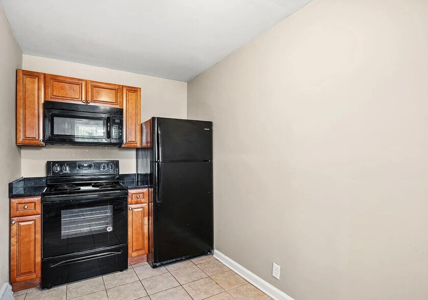 Building Photo - 2405 S 57th St