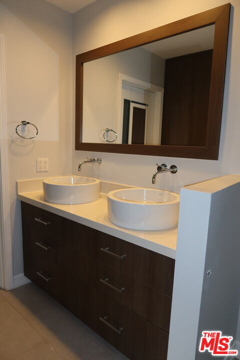 Building Photo - 1617 Roscomare Rd