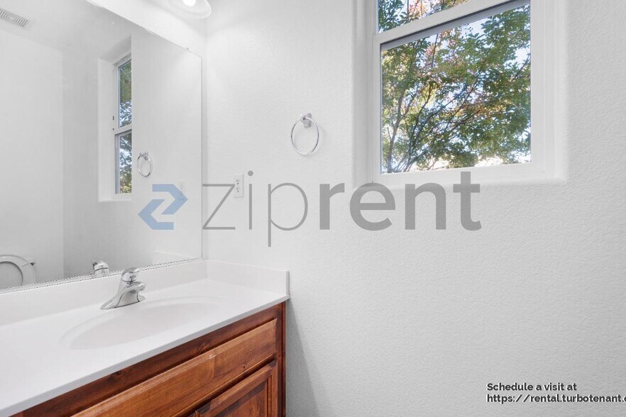 Building Photo - 10923 Tower Park Dr