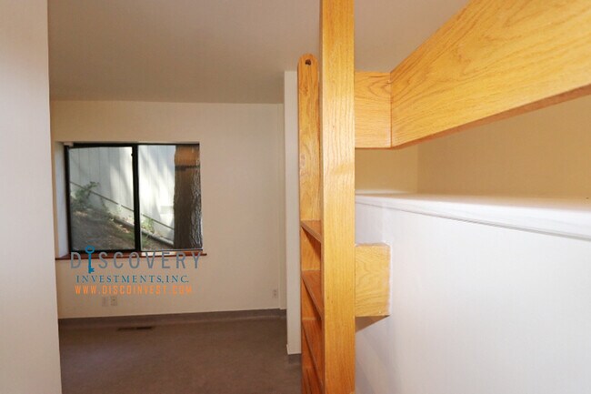 Building Photo - Montclair Four Bedroom Contemporary Late 20th Century Home