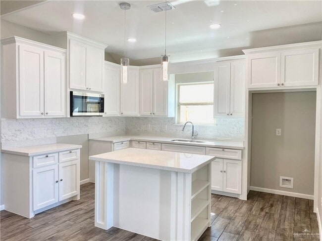 Building Photo - 13 Summerland Ln