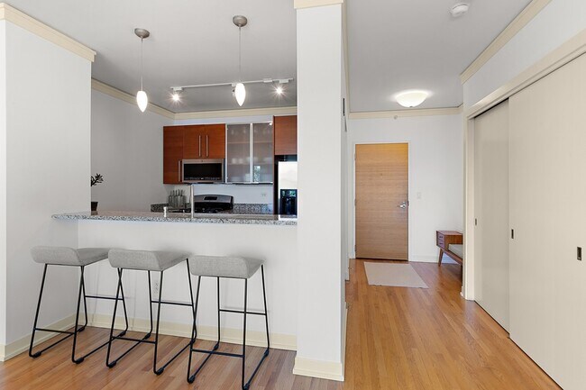 Building Photo - 1570 Elmwood Ave