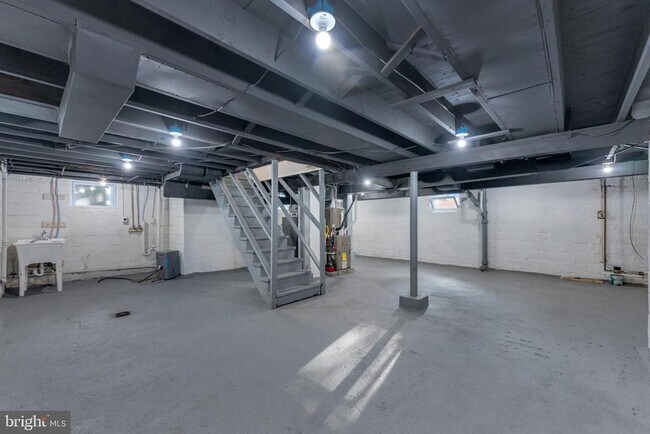 Building Photo - 414 High St W