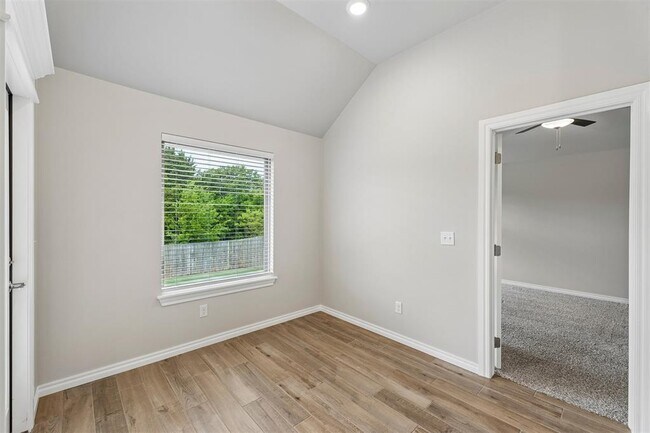 Building Photo - 16129 Villa Valeria Way