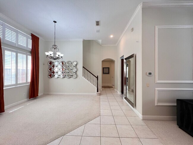 Building Photo - GORGEOUS SINGLE FAMILY HOME - PROPERTY  FU...