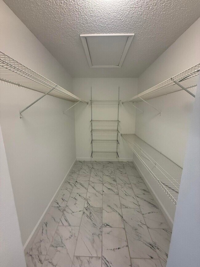 Building Photo - 5780 Fernley Dr