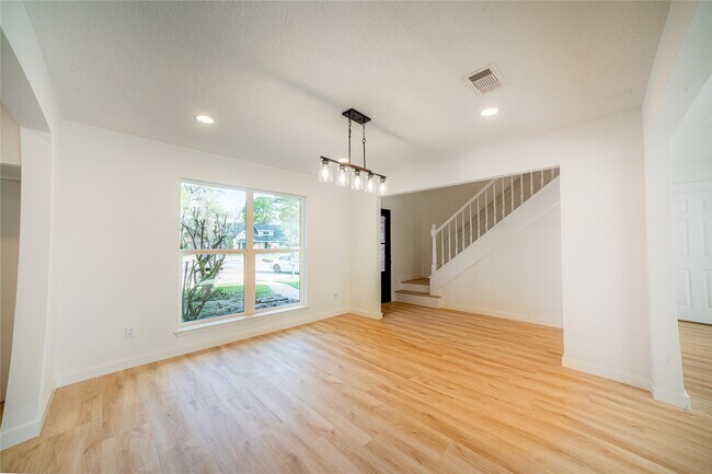 Building Photo - 3547 Glenwood Springs Dr