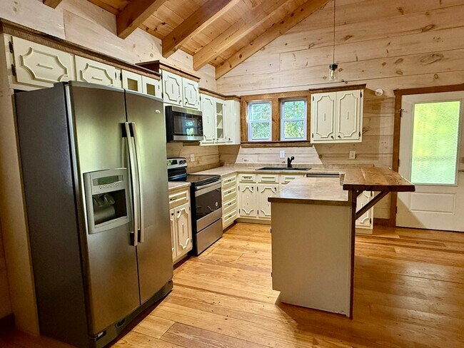 Building Photo - 3116 Alenes Dr