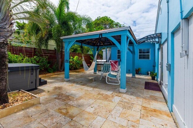 Building Photo - 145 SE 3rd Ave