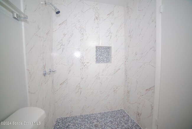 Building Photo - 230 W Towne Pl