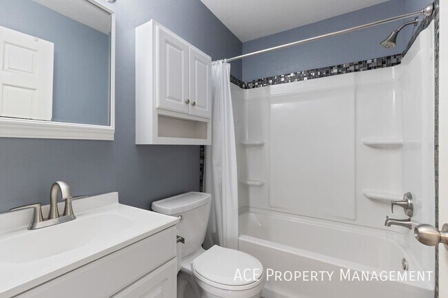 Building Photo - 520 Crazy Horse St