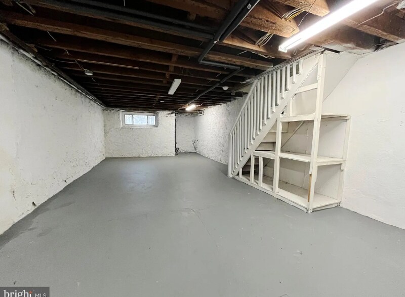 Building Photo - 5929 Woodcrest Ave