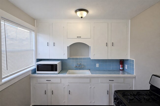 Building Photo - 1621 Wesley St